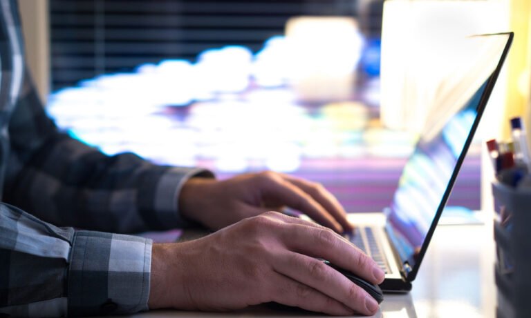 Read more about the article Τι συμβαίνει στον οργανισμό αν εκτίθεστε σε φως μετά τις 12:30 το βράδυ