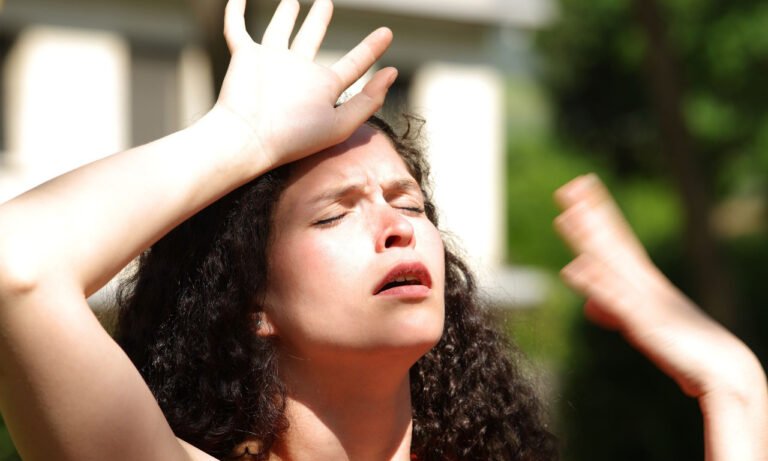 Read more about the article Εγκεφαλικό: Αυξημένος κίνδυνος λόγω ζέστης – 7 σημεία προσοχής