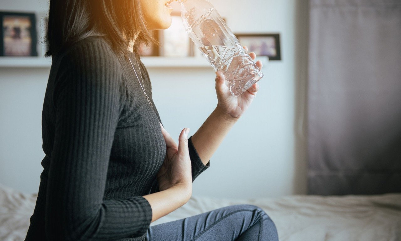 You are currently viewing Γαστροοισοφαγική παλινδρόμηση: Πώς συνδέεται με την κολπική μαρμαρυγή