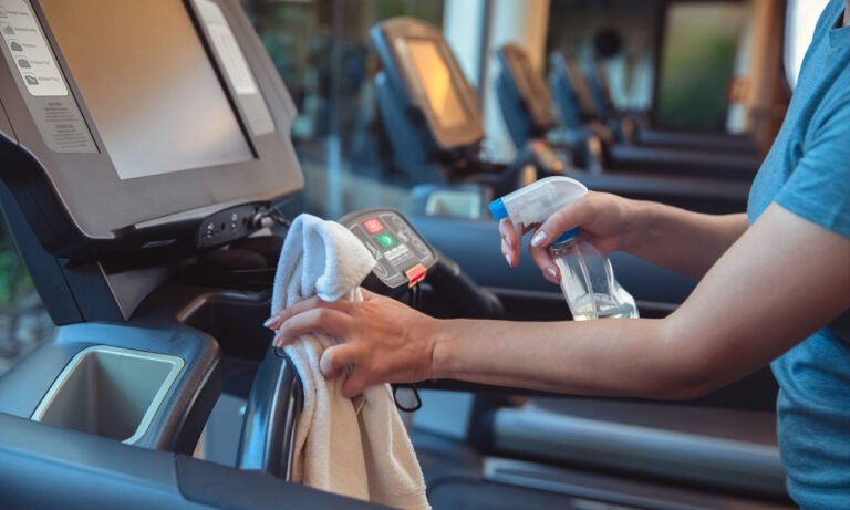 Read more about the article Αν δείτε αυτά στο γυμναστήριο, τότε μάλλον κυκλοφορούν μικρόβια στον χώρο