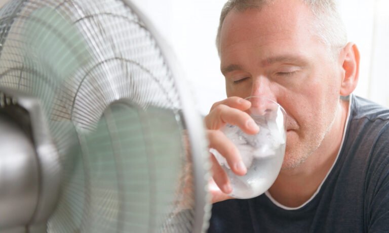 Read more about the article Θερμοπληξία: Οι 12 κανόνες προστασίας, σύμφωνα με το ΚΕΠΚΑ