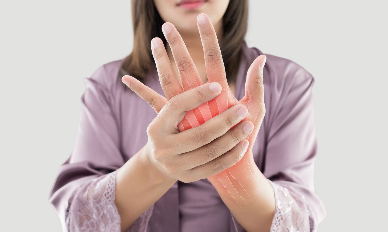 You are currently viewing 1 στους 4 με αρθρίτιδα: Οι πιο κοινοί διατροφικοί μύθοι & τι μπορεί να σάς βοηθήσει