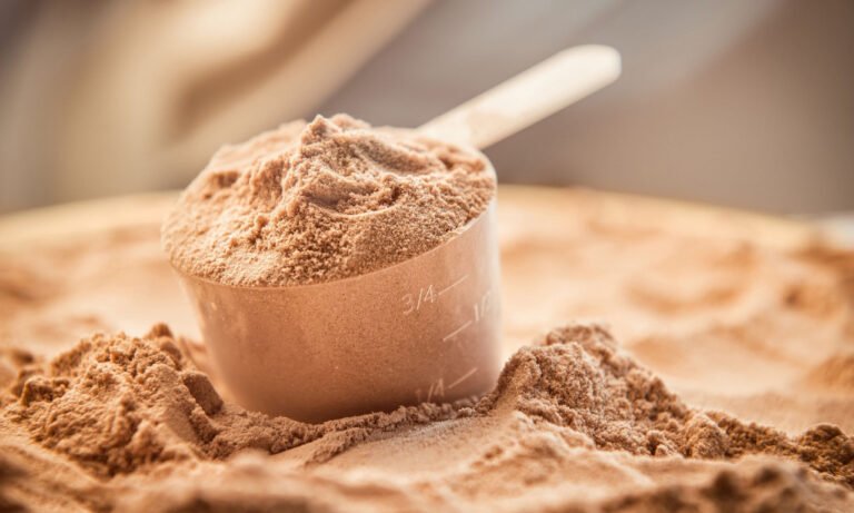 Read more about the article Σκόνες πρωτεΐνης: Ποιες ανθυγιεινές ουσίες περιέχουν, ποιες είναι πιο επικίνδυνες