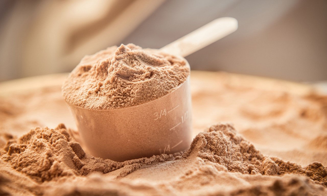 You are currently viewing Σκόνες πρωτεΐνης: Ποιες ανθυγιεινές ουσίες περιέχουν, ποιες είναι πιο επικίνδυνες