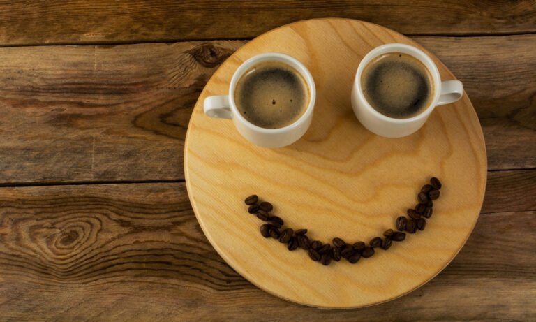 Read more about the article Ποια ώρα να πίνετε καφέ για να μειώσετε τον κίνδυνο καρδιαγγειακών και θανάτου