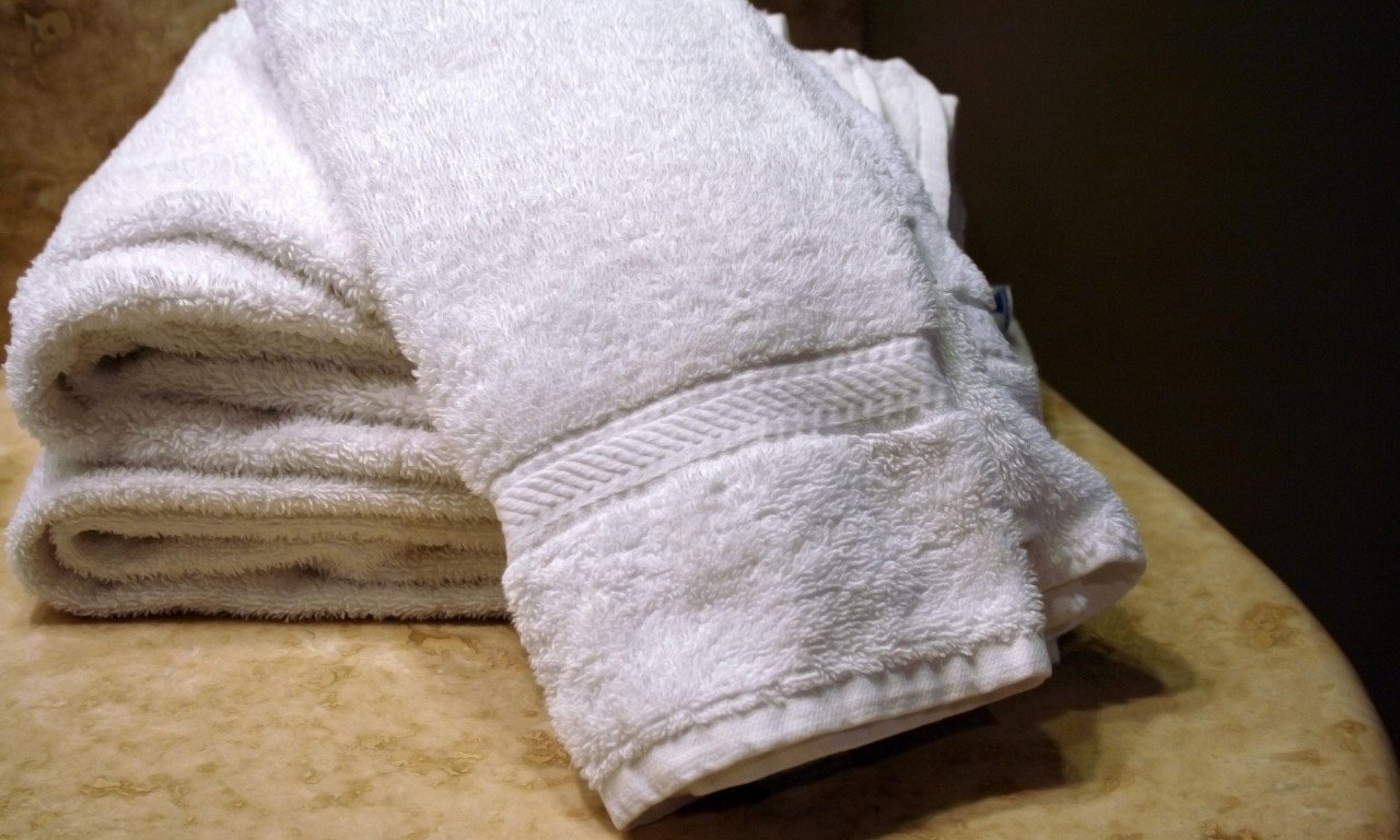 You are currently viewing Πόσο συχνά πρέπει να πλένετε τις πετσέτες του μπάνιου – Ποιες ασθένειες μεταφέρουν