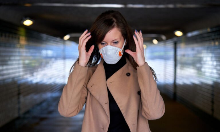 Read more about the article Πιο ευάλωτες στην μακρά COVID-19 οι γυναίκες, σύμφωνα με έρευνα