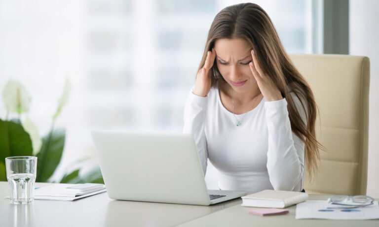 Read more about the article Πονοκέφαλος από την πείνα: Πώς επηρεάζει το σώμα, τι πρέπει να τρώτε