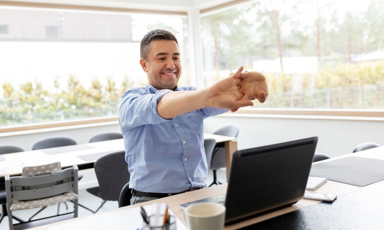 You are currently viewing Έχετε δουλειά γραφείου; Τι προτείνει γιατρός να κάνετε κάθε 45’