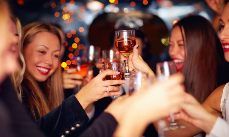 Read more about the article Οιστρογόνα: Πώς συνδέονται με την υπερκατανάλωση αλκοόλ