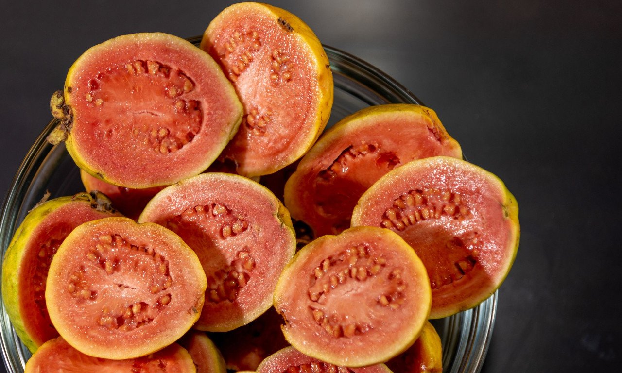 You are currently viewing Το πλούσιο σε πρωτεΐνες φρούτο που ενισχύει τα οστά και αυξάνει τη μυϊκή μάζα