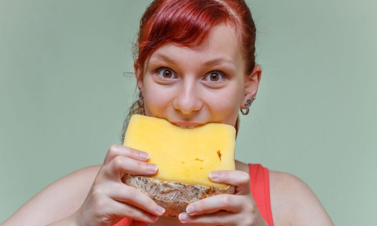 Read more about the article Από ποια διαταραχή ύπνου είναι προστατευμένοι οι λάτρεις του τυριού