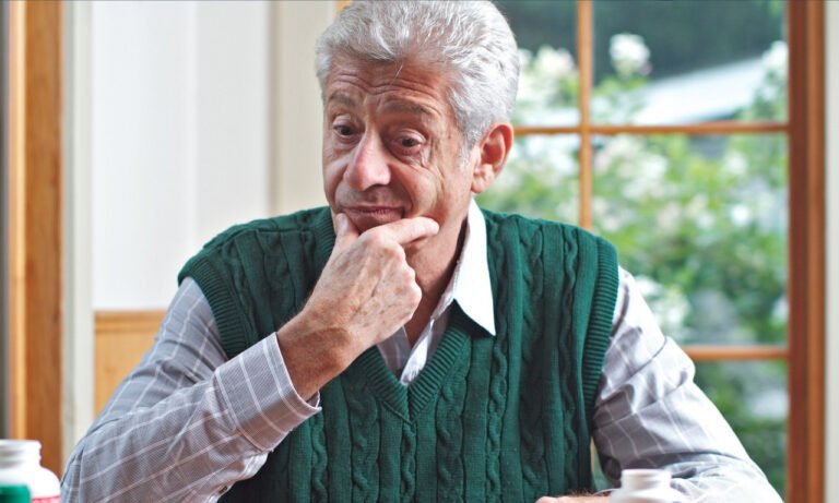 Read more about the article Άνοια: Τι ρόλο παίζουν αντιβιοτικά, εμβολιασμοί και αντιφλεγμονώδη