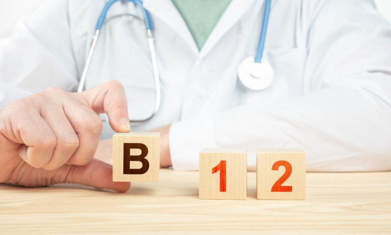 Read more about the article Πώς επηρεάζει τα επίπεδα ενέργειας η καθημερινή λήψη B12 – Δοσολογία, πηγές, συμπτώματα έλλειψης