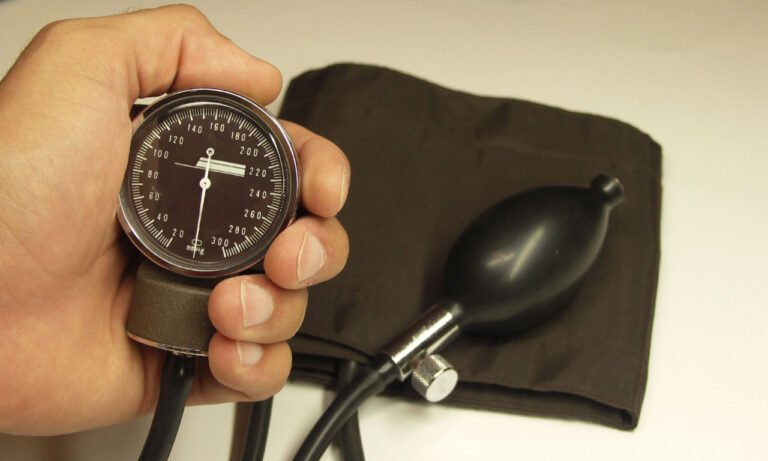 Read more about the article Πού πρέπει να «κλειδώσει» και για πόσο η μεγάλη πίεση για να μειωθεί ο κίνδυνος άνοιας