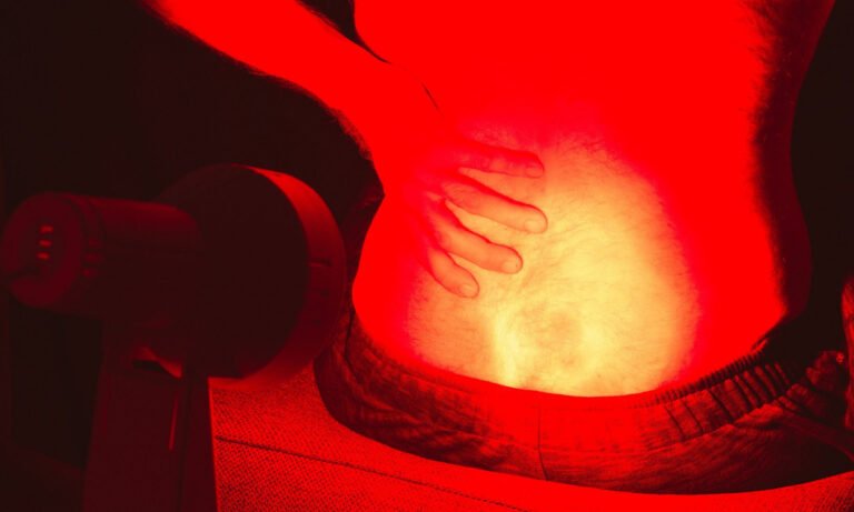 Read more about the article Τι είναι η θεραπεία έκθεσης σε κόκκινο φως και πόσο μειώνει τον κίνδυνο θρόμβωσης