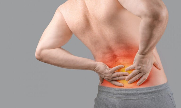 Read more about the article Πόνος στη μέση: Ποιο λάθος κάνουμε στην αντιμετώπισή του; Τι ανακάλυψαν οι επιστήμονες