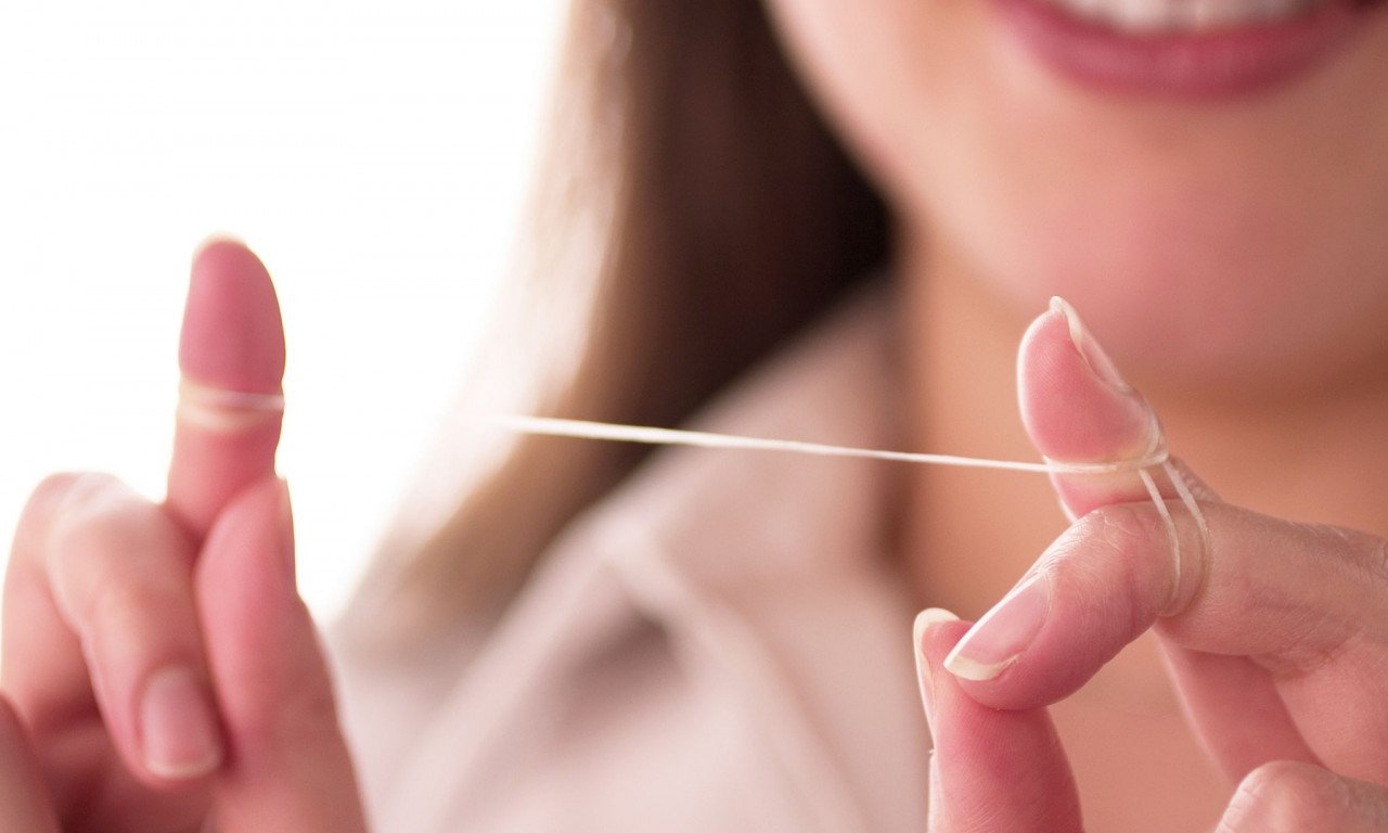 You are currently viewing Από ποιες θανατηφόρες επιπλοκές προστατεύει το οδοντικό νήμα