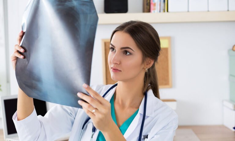 Read more about the article Γιατί και πώς η διάγνωση του καρκίνου σε πρώιμο στάδιο σώζει ζωές