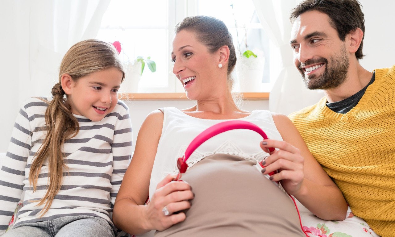 You are currently viewing Πώς η μουσική επηρεάζει την καρδιά του εμβρύου στην μήτρα