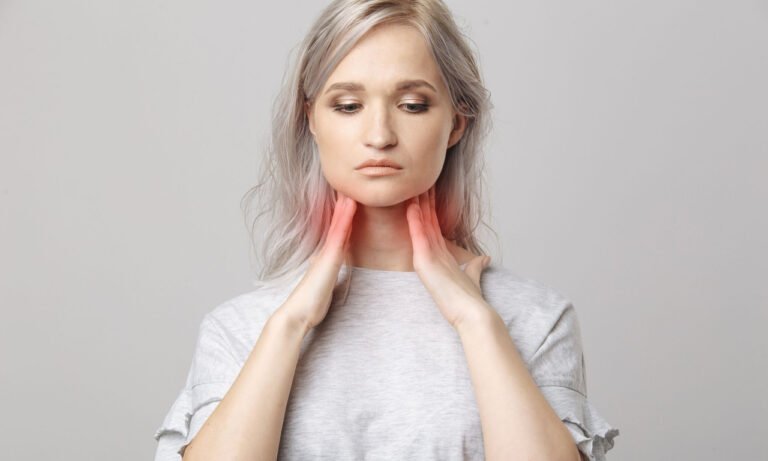 Read more about the article Πώς ξεκινά ο καρκίνος του θυρεοειδούς: Τα συμπτώματα που πρέπει να προσέξετε