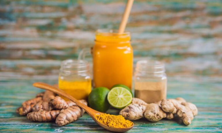 Read more about the article Ενισχύει το ανοσοποιητικό, καταπολεμά τη φλεγμονή και το κρυολόγημα – Πώς θα το φτιάξετε