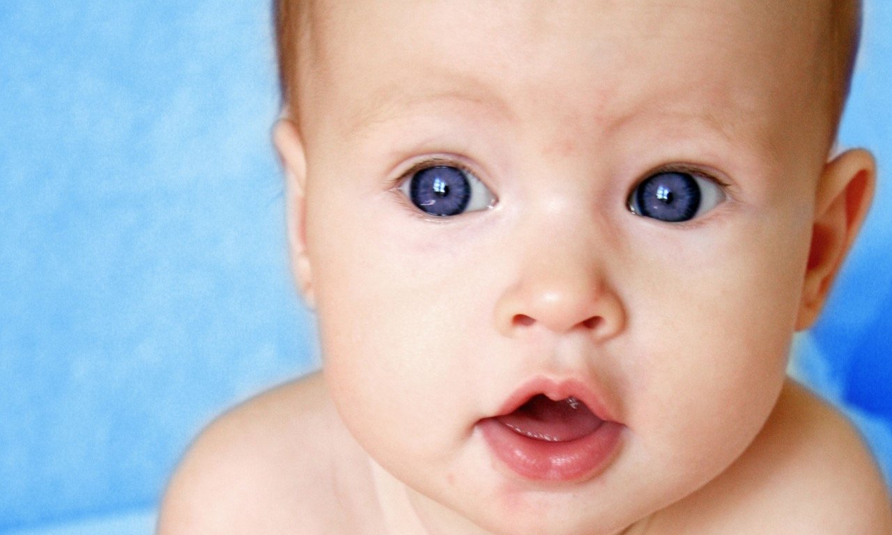 You are currently viewing Πότε και πώς αλλάζουν χρώμα τα μάτια των βρεφών