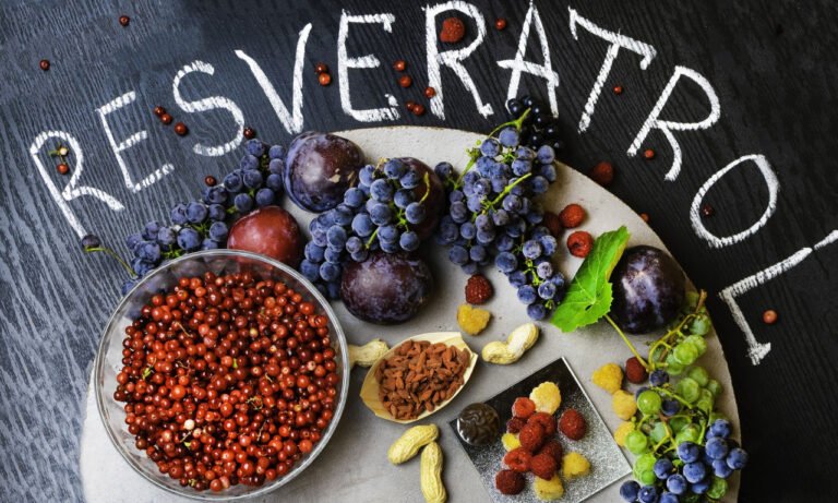 Read more about the article Ρεσβερατρόλη: Πού υπάρχει και πώς βοηθά άτομα με παχυσαρκία