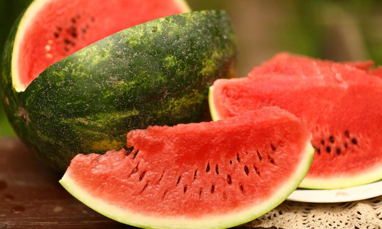 You are currently viewing Καρπούζι: Το λάθος που μπορεί να προκαλέσει τροφική δηλητηρίαση