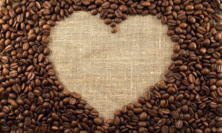 Read more about the article Πόσος καφές την ημέρα μειώνει τους κινδύνους για την καρδιά