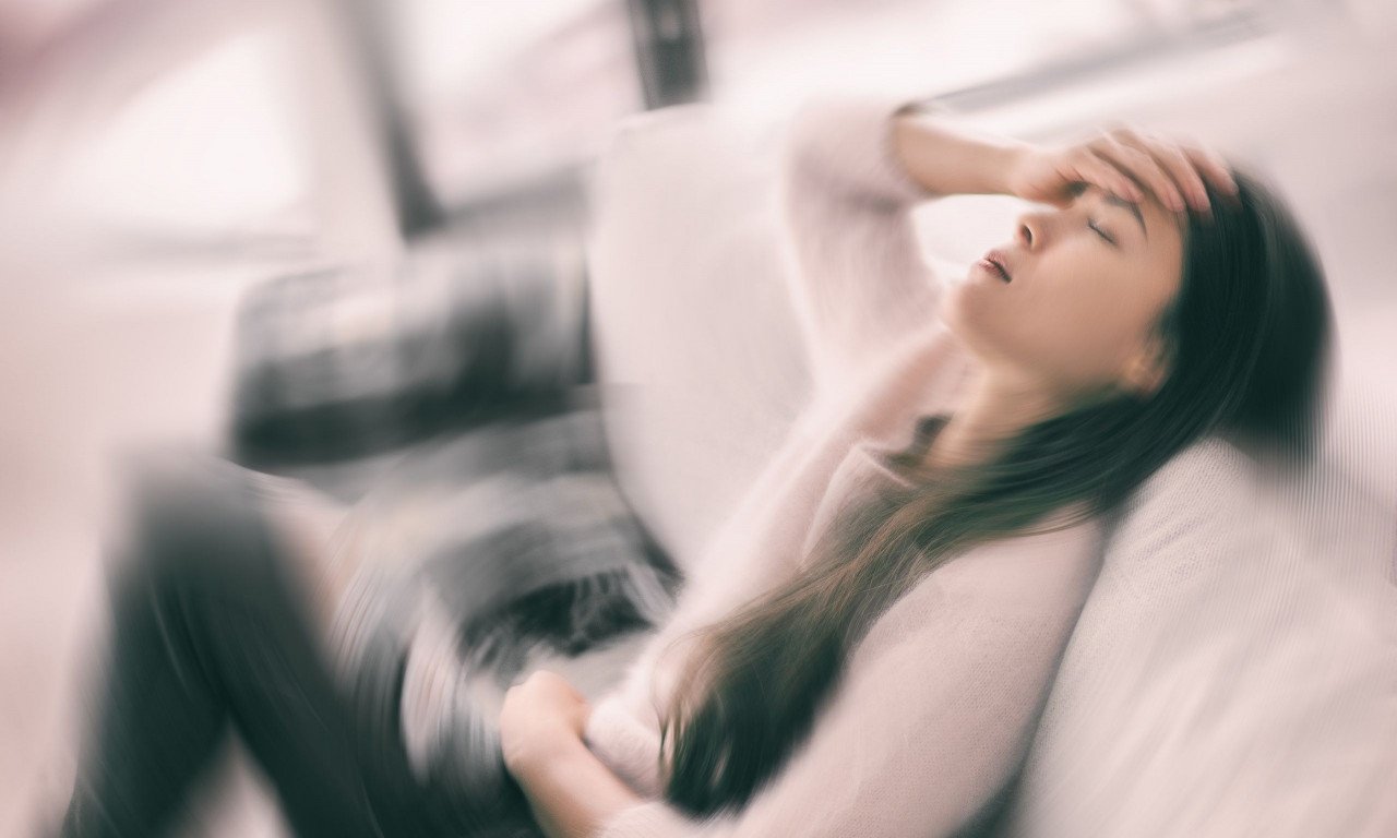 You are currently viewing Στομαχικός ίλιγγος: Τα σημάδια ότι η ζαλάδα οφείλεται στο στομάχι – Τι να κάνετε