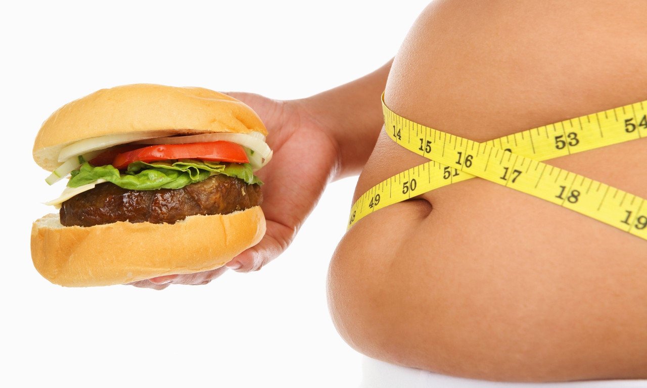 You are currently viewing Διατροφή με πολλά λιπαρά: Για ποιες χρόνιες παθήσεις αυξάνει τον κίνδυνο