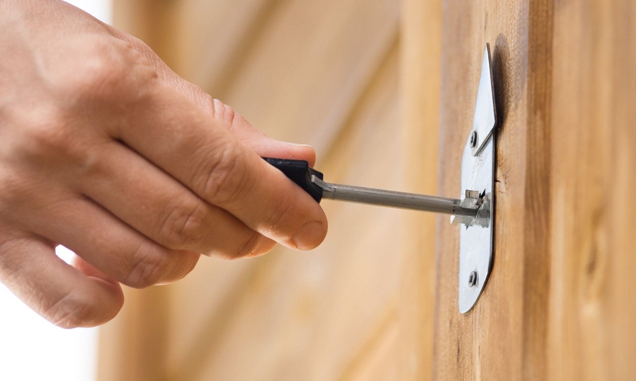 You are currently viewing Ακράτεια της εξώπορτας: Τι περιγράφει το φαινόμενο και πώς μπορεί να αντιμετωπιστεί