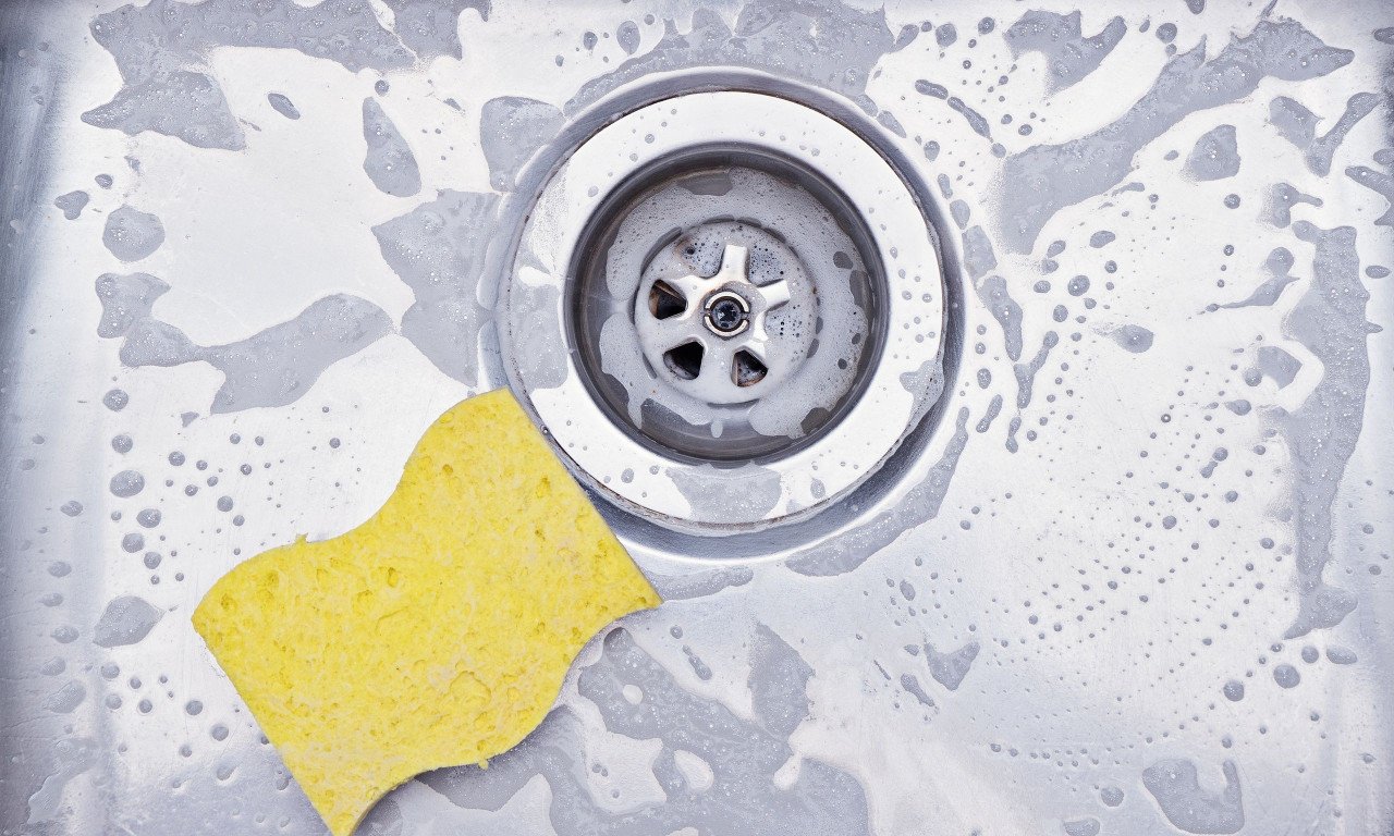 You are currently viewing Γιατί να μην αφήνετε το βρεγμένο σφουγγάρι της κουζίνας στον νεροχύτη