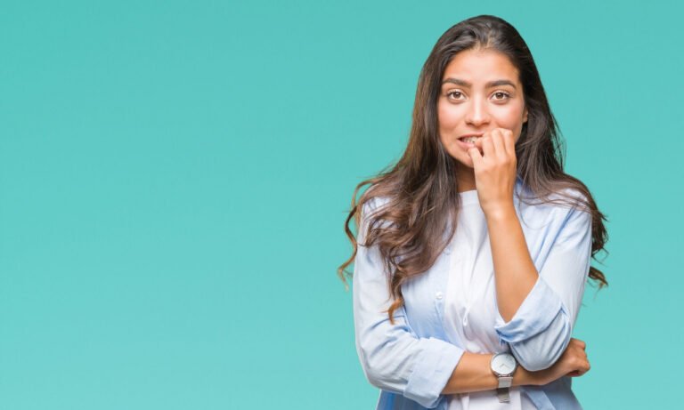 Read more about the article Χλωρονυχία: Τα σημάδια που δείχνουν το άγνωστο «σύνδρομο πράσινων νυχιών»