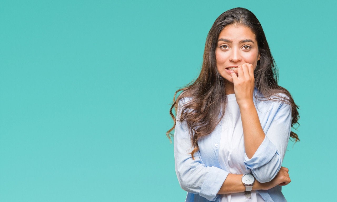 You are currently viewing Χλωρονυχία: Τα σημάδια που δείχνουν το άγνωστο «σύνδρομο πράσινων νυχιών»