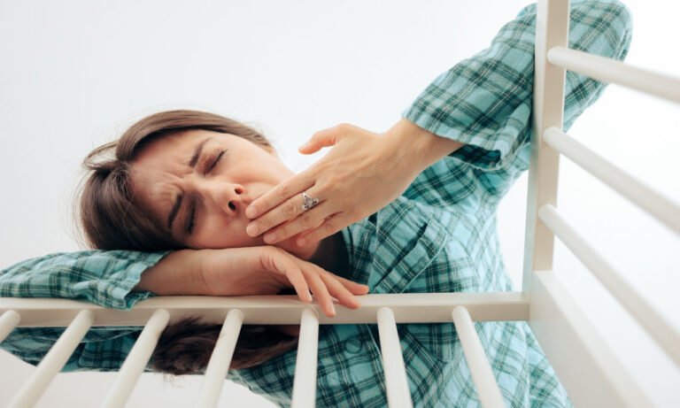 Read more about the article Ποιες διαταραχές ύπνου αντιμετωπίζουν οι νέες μητέρες