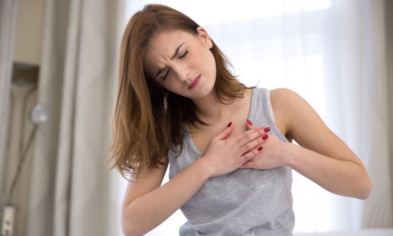 Read more about the article Πώς βιώνουν οι γυναίκες μια καρδιακή προσβολή; Τι λένε 3 γυναίκες που επέζησαν