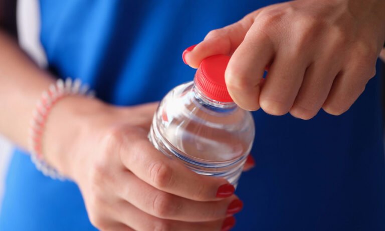 Read more about the article Μικροπλαστικά: Πώς μπαίνουν στο σώμα μας και τι προκαλούν