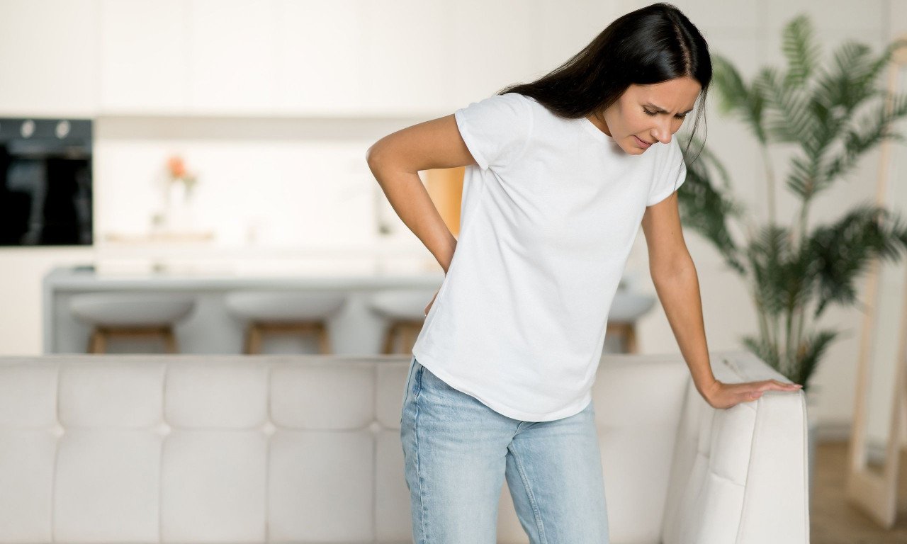 You are currently viewing Πόσα λεπτά περπάτημα την ημέρα μειώνουν τον πόνο στη μέση