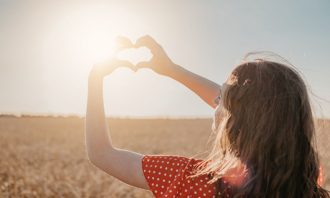 You are currently viewing Εμμηνόπαυση: Βιταμίνη D και ασβέστιο για τη διατήρηση της υγείας των οστών – Γυναικολόγος εξηγεί