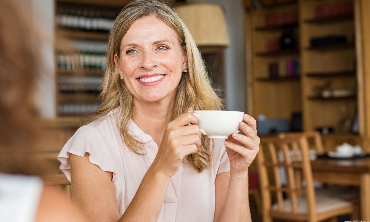 You are currently viewing Το ποτό που μακραίνει τη ζωή & μειώνει τον κίνδυνο άνοιας, διαβήτη και καρδιακών παθήσεων