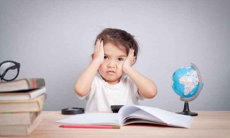 Read more about the article Πονοκέφαλοι στα παιδιά: Παιδίατρος εξηγεί πώς να βοηθήσετε το παιδί σας – Πότε είναι ανησυχητικοί