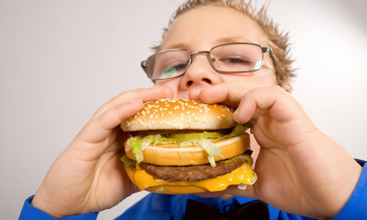 You are currently viewing Το σπάνιο σύνδρομο που προκαλεί ακατάπαυστη πείνα