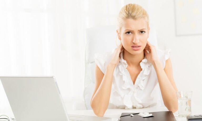 Read more about the article Ποια είναι τα συμπτώματα του αυχενικού συνδρόμου και τι πρέπει να κάνετε για αυτά;