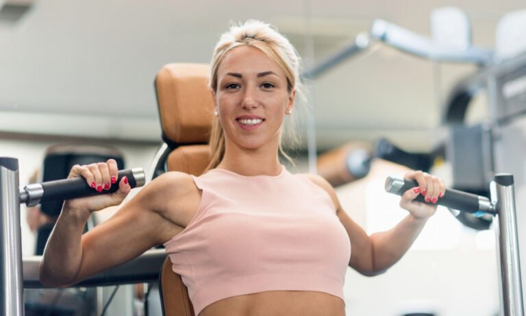 Read more about the article Καρκίνος μαστού: Ποια άσκηση στο γυμναστήριο μειώνει τον κίνδυνο