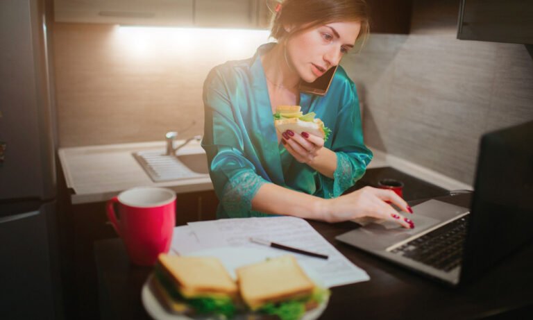 Read more about the article Γιατί το φαγητό αργά το βράδυ είναι επικίνδυνο για το σάκχαρο