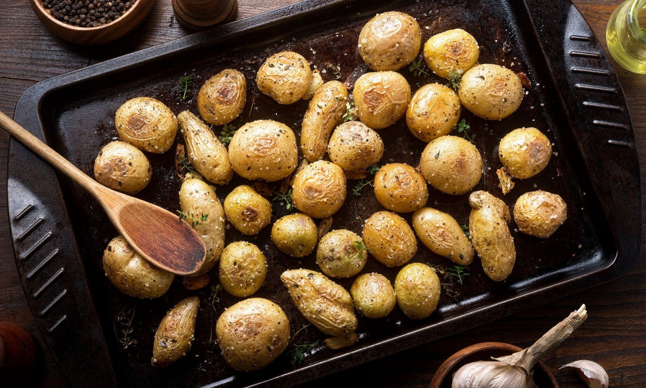 You are currently viewing Πώς ωφελούμε την υγεία μας αν τρώμε τις πατάτες με τη φλούδα