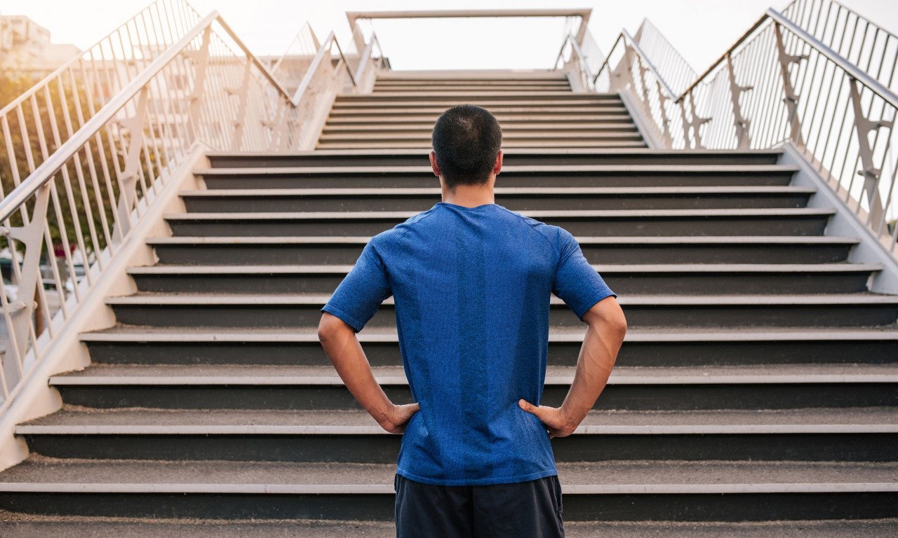 You are currently viewing Μπορείτε να ανεβείτε 60 σκαλοπάτια σε 90 δευτερόλεπτα; Τι δείχνει για την υγεία σας