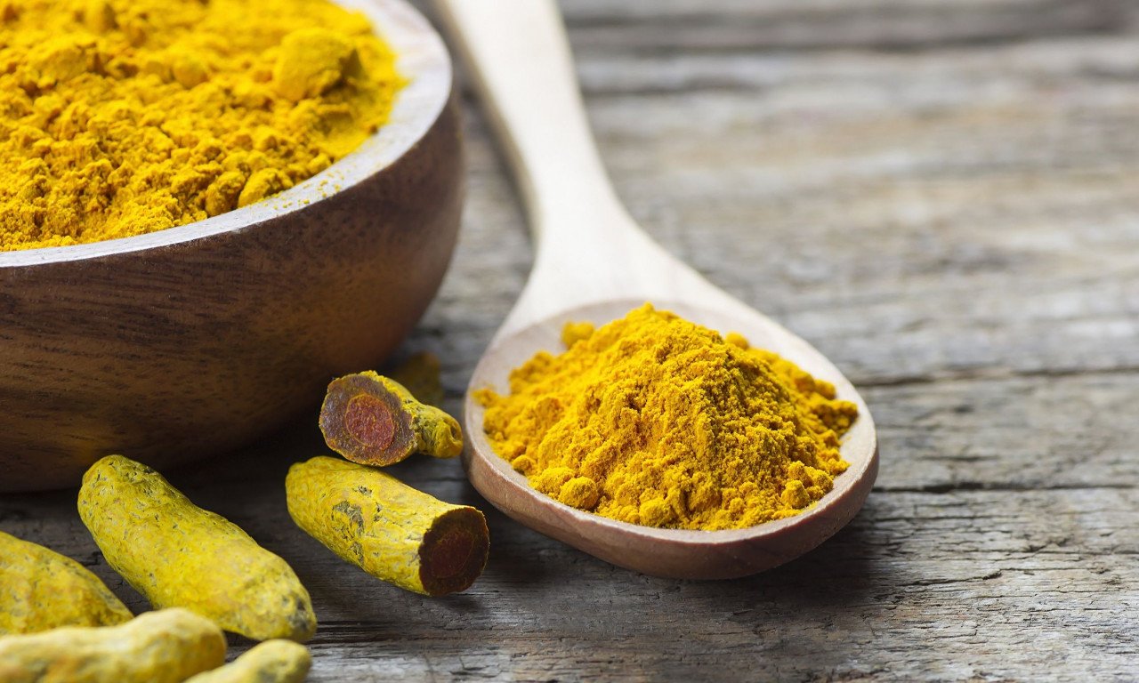 You are currently viewing 5 πόνους που μπορεί να ανακουφίσει ο κουρκουμάς
